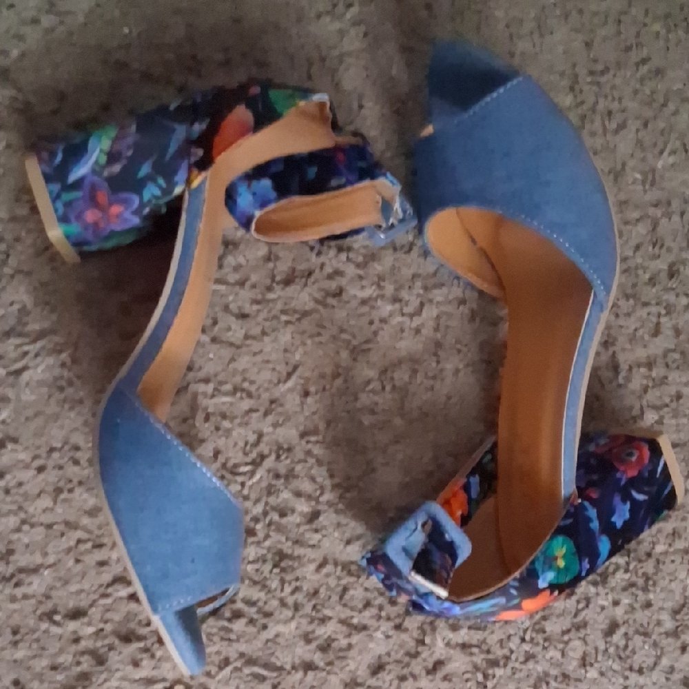 Blue Sandals with Bow Detail - Picture 3 of 9